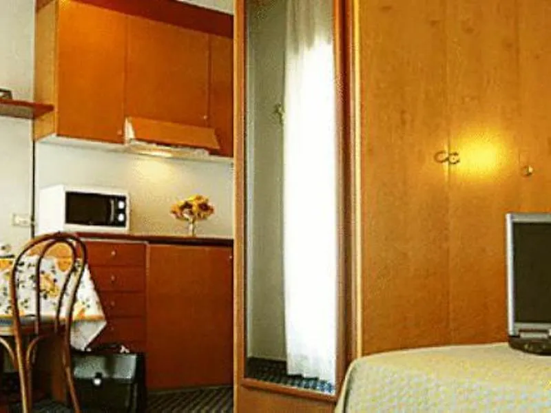 Residence Desenzano Милан Апарт-отель