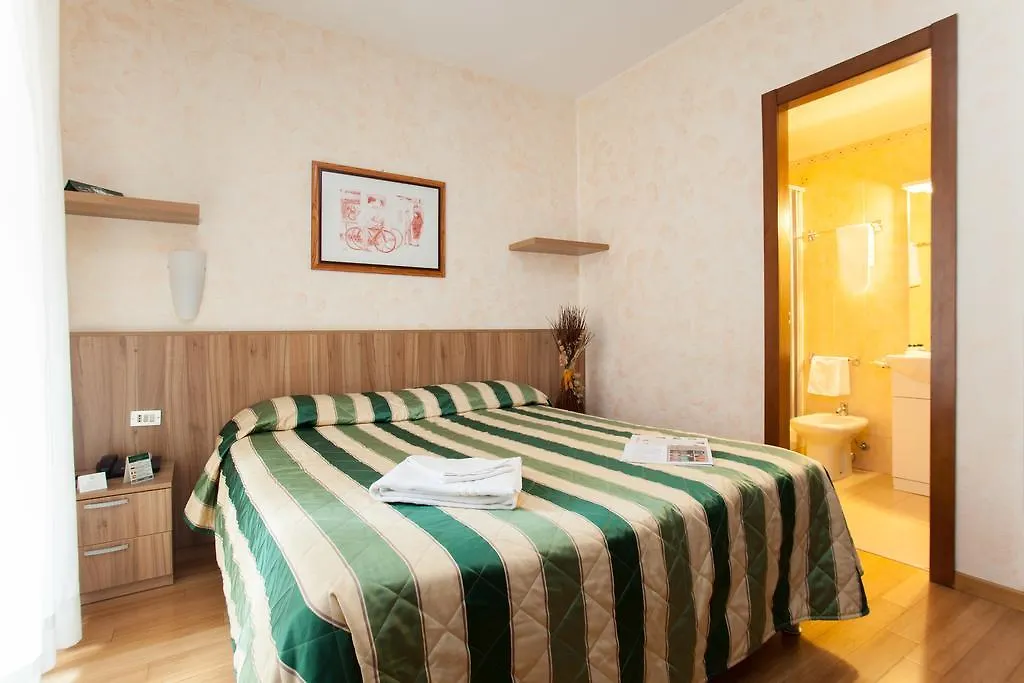 Residence Desenzano Милан Италия