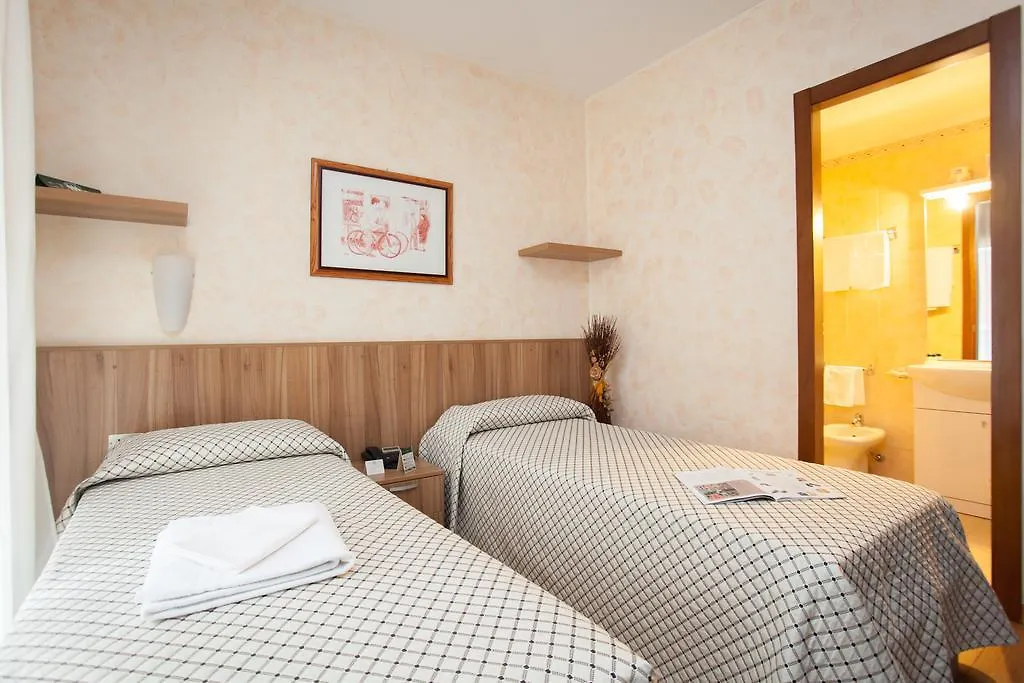 Residence Desenzano Milánó