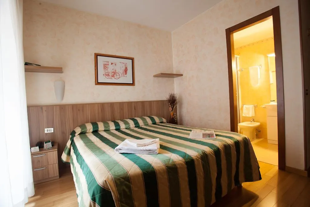 Residence Desenzano Milan 3*,